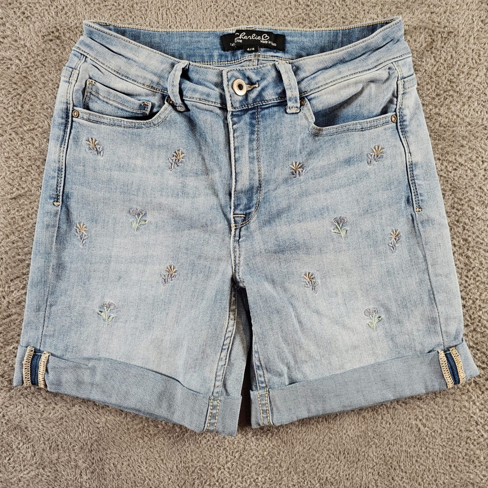 Charlie B Blue Embroidered Floral Denim Shorts Light Wash Cuffed Size 4 C8010